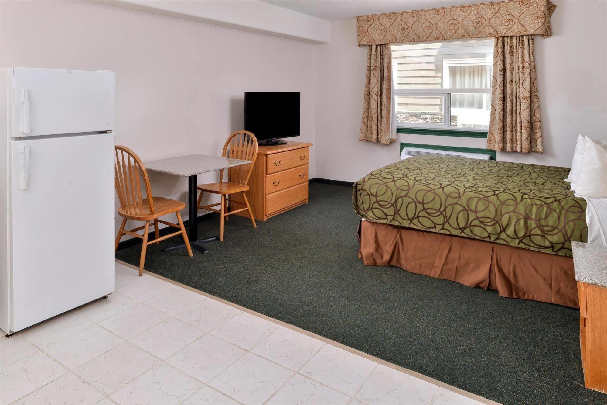 Canadas Best Value Inn Valemount Dış mekan fotoğraf