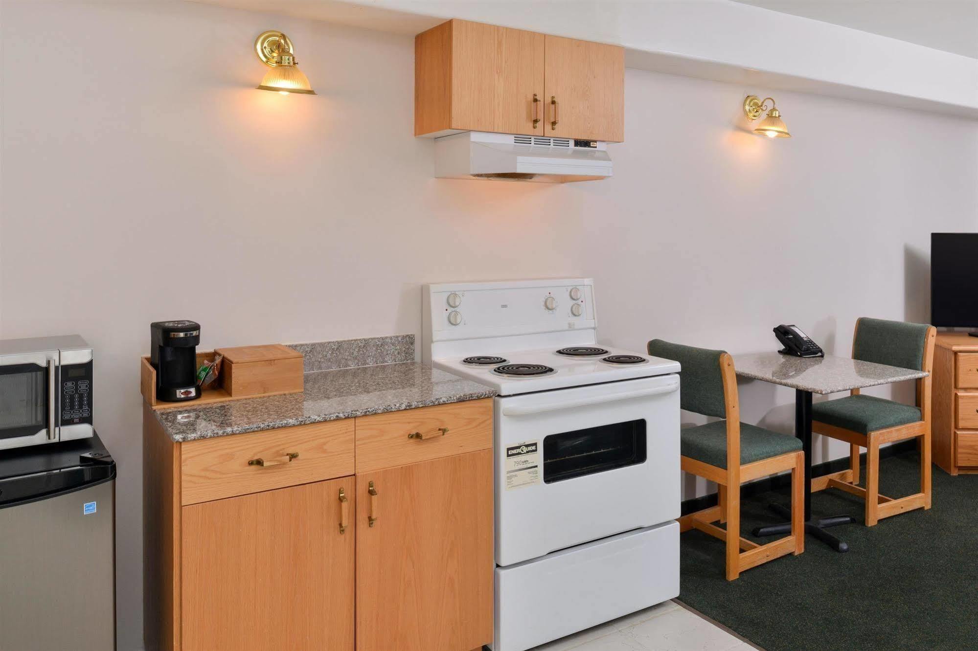 Canadas Best Value Inn Valemount Dış mekan fotoğraf