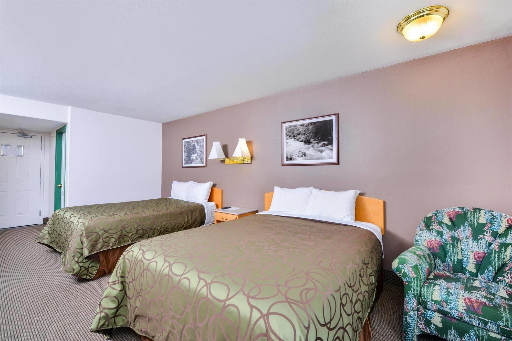 Canadas Best Value Inn Valemount Dış mekan fotoğraf